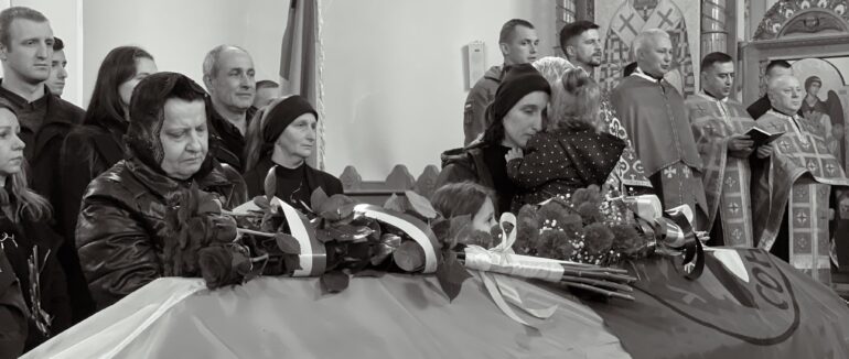 В Мукачеві попрощалися ще з одним захисником України