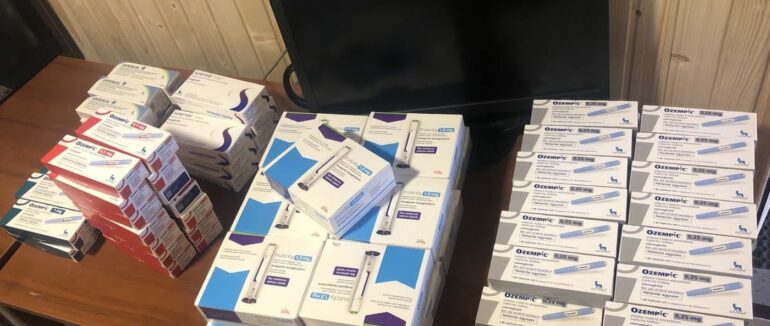 Майже сотню упаковок з дороговартістними ін’єкціями закарпатка намагалася провезти через кордон