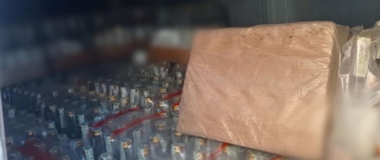 На Закарпатті виявили два мікроавтобуси із великою кількістю алкогольних напоїв без відповідних документів