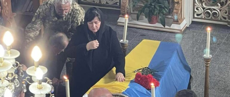 Повернувся на “щиті”: Мукачівщина попрощалася ще з одним захисником