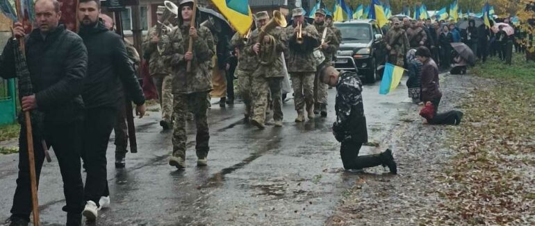 У Верхніх Воротах провели в останню дорогу Героя Романа Козака