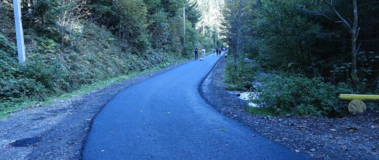 Відрізок шляху до озера Синевир на Хустщині із відремонтованим покриттям