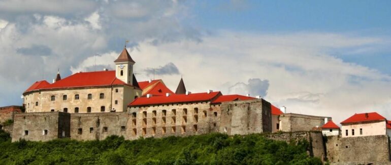 Замок Паланок відвідали понад 75 тисяч туристів за 3 місяці