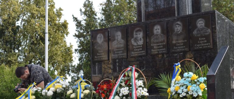 У Берегові відкрили оновлений парк Героїв