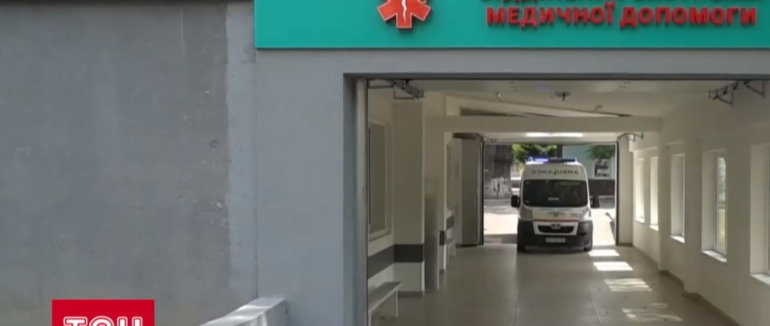 У Мукачеві дівчина опинилась в реанімації після ковтка напою у кафе: що відомо