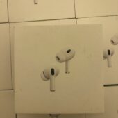 46 штук навушників на митниці Закарпаття: цікаві аксесуари жінка “переносила” в сумці (ФОТО)