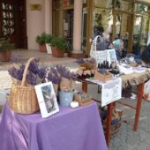 Благодійний ярмарок: волонтери збирають кошти на підтримку ЗСУ