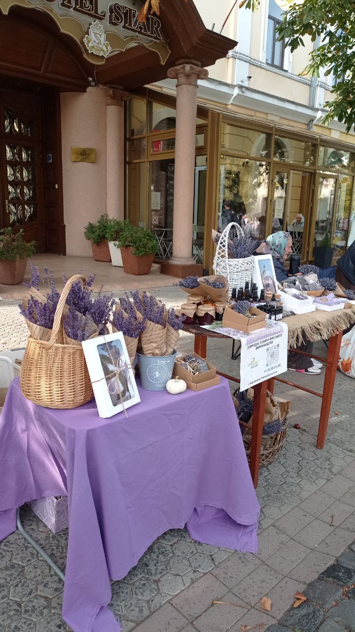 Благодійний ярмарок: волонтери збирають кошти на підтримку ЗСУ