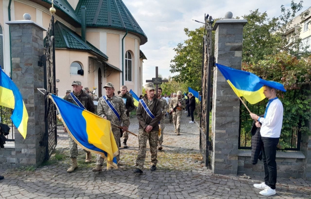 На Мукачівщині провели в останню дорогу загиблого захисника України