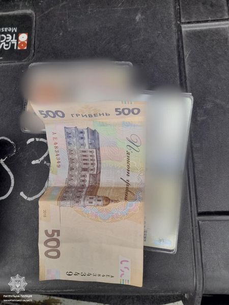 На Тячівщині водій намагався дати патрульному хабаря