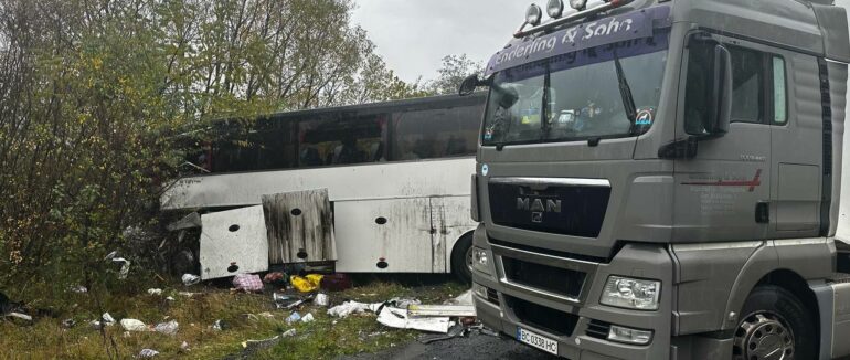 На Закарпатті трапилася фатальна аварія: на трасі Київ-Чоп перекрили рух (ФОТО)