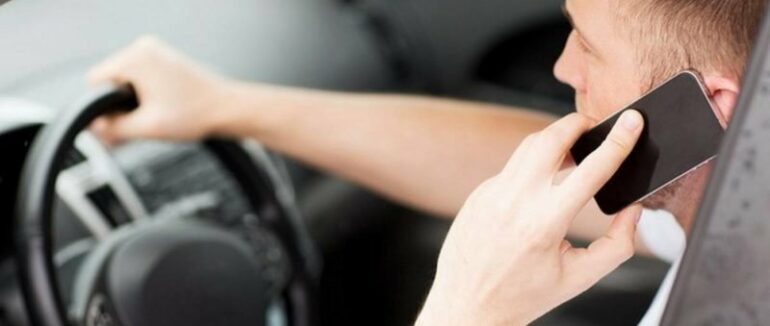 Більше 400 водіїв на Закарпатті відповідатимуть за телефонні розмови за кермом