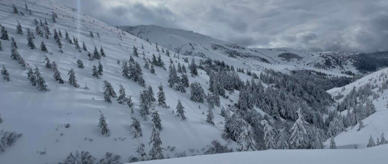 На Драгобраті вирує справжня зима: -12 градусів морозу