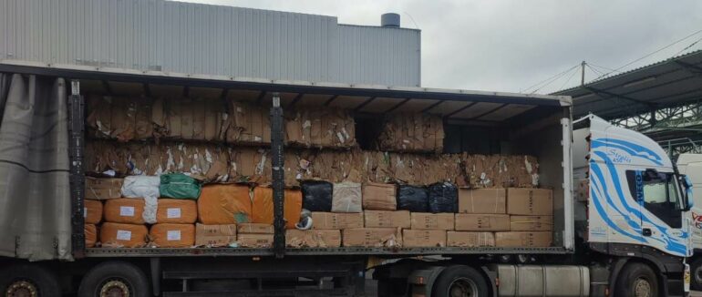 Чергову товарну контрабанду серед макулатури виявили митники на МП «Ужгород-автомобільний» у вантажівці