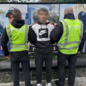 Поліцейські Ужгорода затримали двох раніше судимих зловмисників, які пограбували перехожого