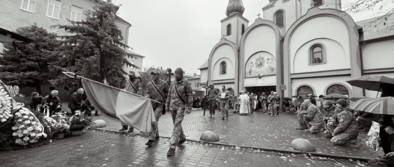 У Мукачеві попрощалися з полеглим Героєм Павлом Петахом