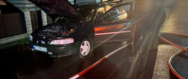 Вночі у Хустському районі спалахнула автівка