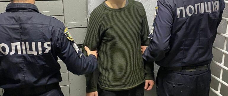 Поліція Ужгородщини затримала сімейного кривдника за побиття співмешканки