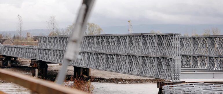 Голова Закарпатської ОВА оглянув динаміку будівництва модульного мосту через р. Тересва на Тячівщині