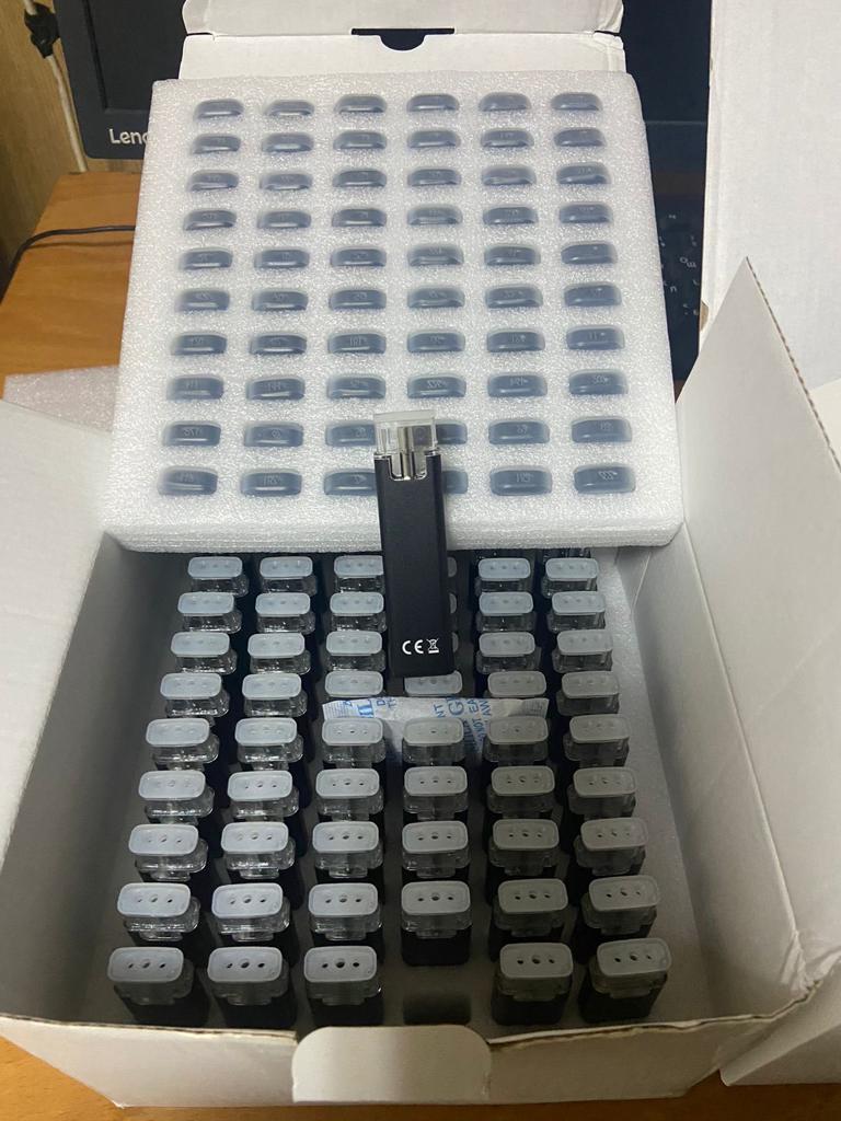 Дві закарпатки намагалися незаконно ввезти понад тисячу нових електронних сигарет