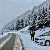 Поліцейські на дорогах: Рахівщину через погодні умови контролюють патрульні (ФОТО)