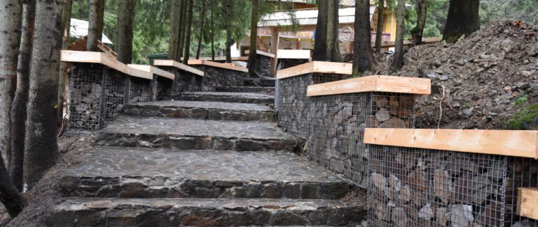 Оновлена територія озера: як облагородили Синевир для туристів (ФОТО)