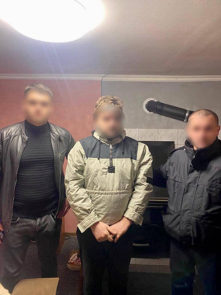 Декілька кілограмів марихуани: на Тячівщині затримали ділка