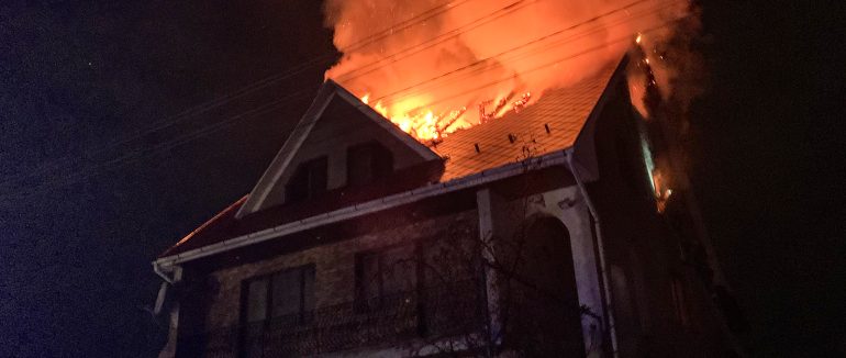 На Ужгородщині горів триповерховий будинок