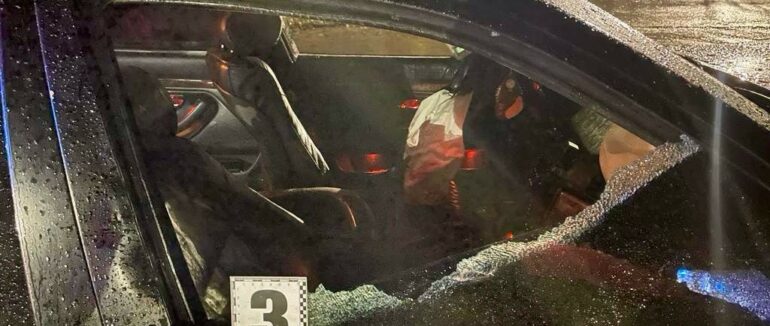 Побили та обстріляли «BMW»: у Тячівському районі затримали хуліганів