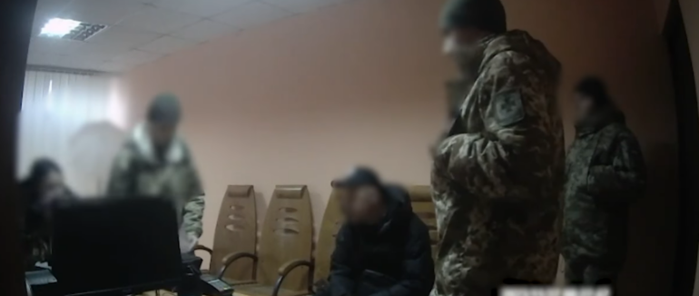 $9000 та три кримінальні статті: на Закарпатті прикордонники затримали “ухилянта”