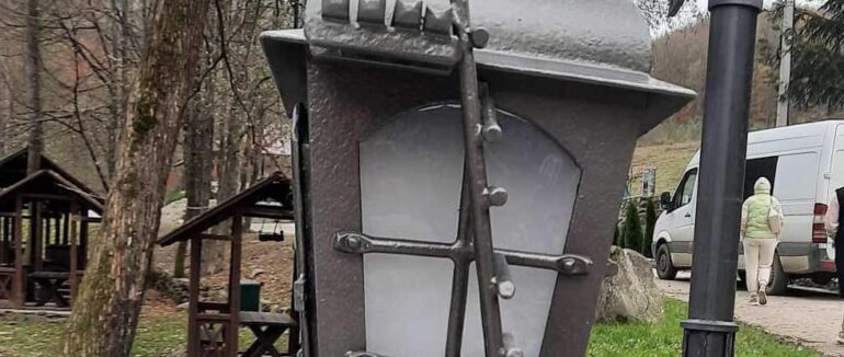 На Закарпатті відкрили першу сімейну міні-скульптуру