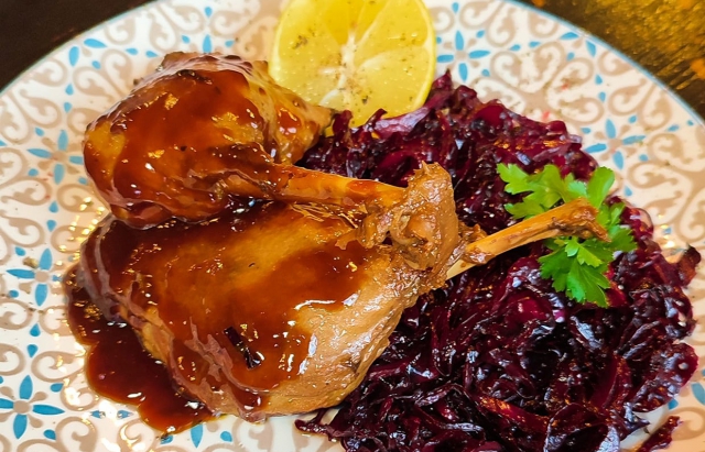 До Дня святого Мартина мукачівці відправили військовим на фронт запечену птицю з капустою