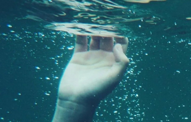 На Хустщині у потічку виявили тіло потопельника