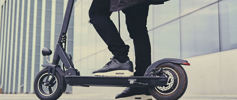 Електросамокат взимку: що треба знати власникам про зберігання батареї