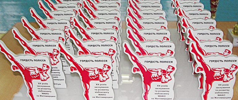 Акрилові нагороди: основна характеристика та їх переваги