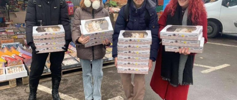 Святковий візит: у День Святого Миколая поранених військових відвідали мукачівські студенти