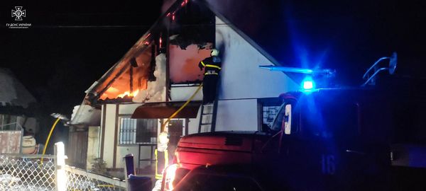 У Хустському районі горіло складське приміщення