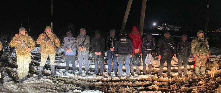 У засніжених горах Закарпаття затримали 7 “ухилянтів”