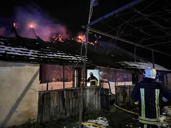 Понад дві години ліквідовували пожежу у будинку на Берегівщині