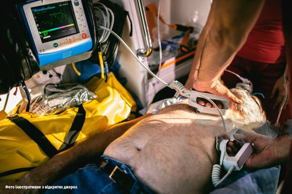 Зреагували за лічені хвилини: бригада швидкої Ужгорода “перезапустила” серце чоловіка