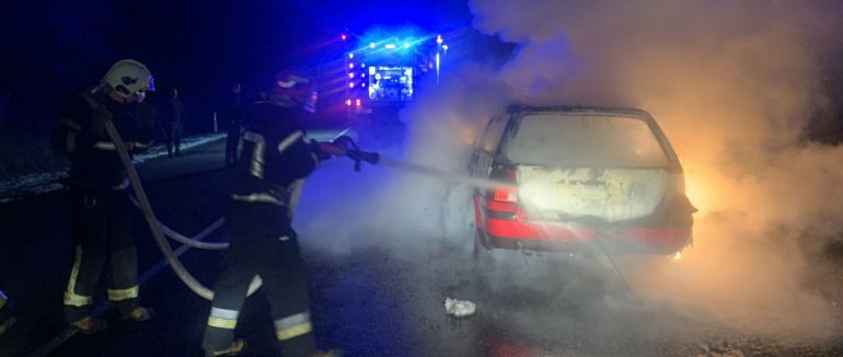 У Хустському районі на ходу вщент згоріла автівка