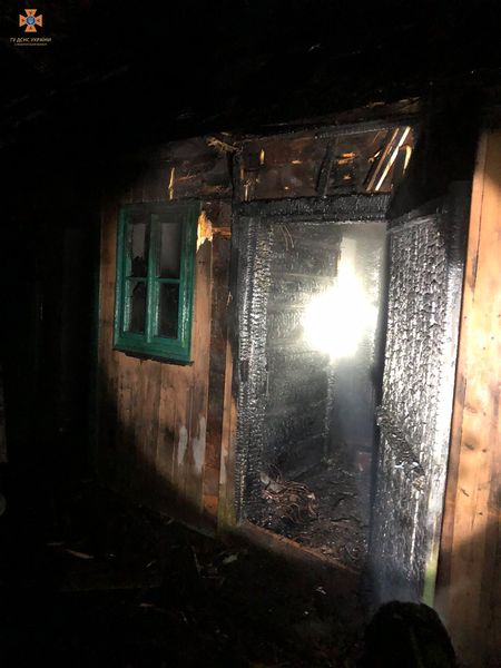 Врятували будинок: на Рахівщині вогнеборці приборкували займання споруди