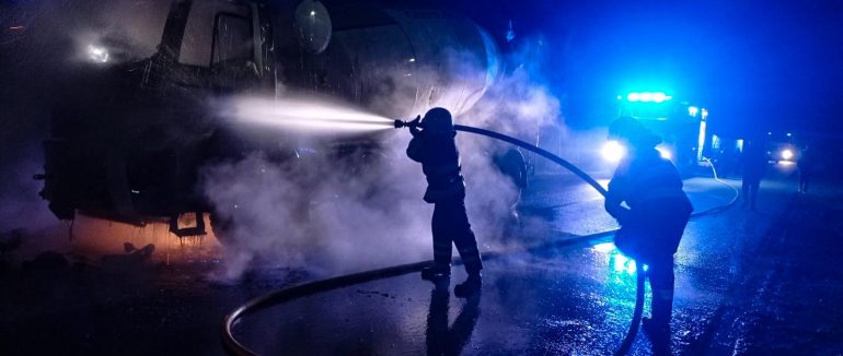 У с. Велика Добронь на ходу загорівся автобетонозмішувач