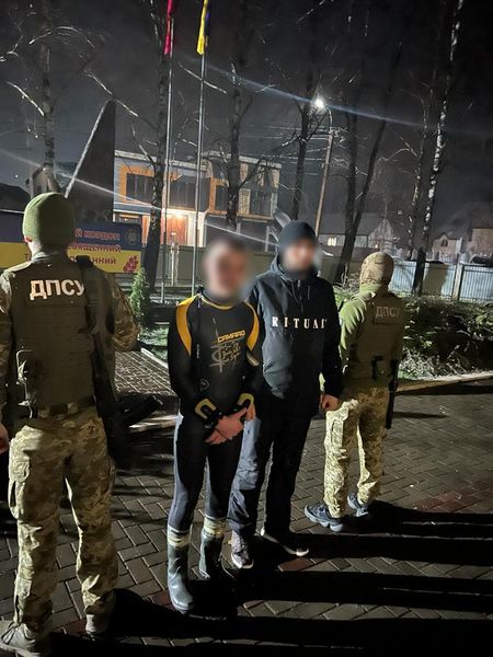 Двоє втікачів на кордоні: закарпатців затримали за незаконний перетин (ФОТО)