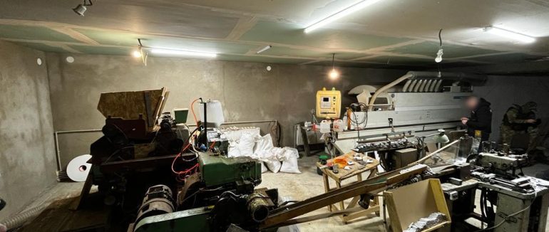 На Закарпатті викрили місця незаконного виготовлення, пакування та перероблення тютюнових виробів