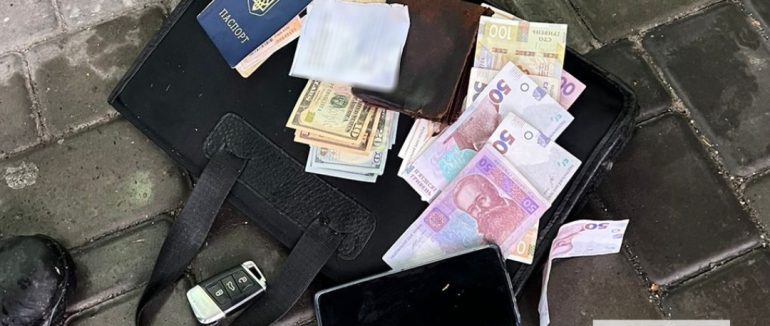 На Закарпатті співробітника МВС спіймали «на гарячому»