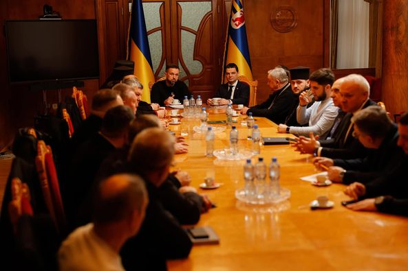 Підтримка всіх конфесій: голова ОВА Закарпаття Віктор Микита зустрівся з “релігійними” представниками (ФОТО)