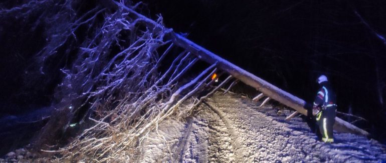 На Закарпатті рятувальники ліквідовують наслідки негоди
