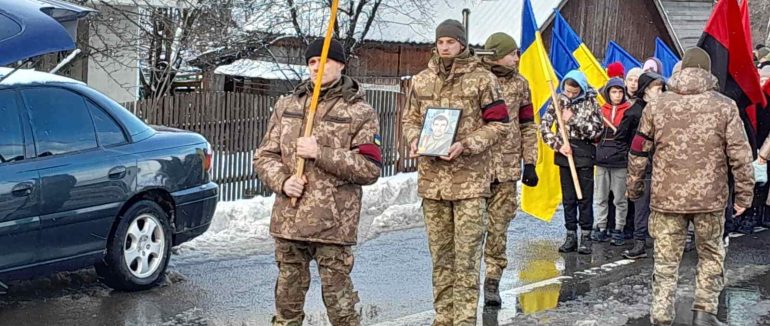 Жителі Ясінянської громади провели в останню дорогу полеглого воїна-земляка
