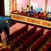 Пожежники в театрі: у Мукачеві провели інструктаж для працівників (ФОТО)